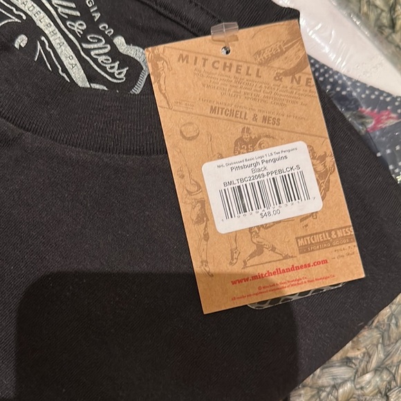 New Distressed Logo LS Tee Pittsburgh Penguins - Picture 2 of 4